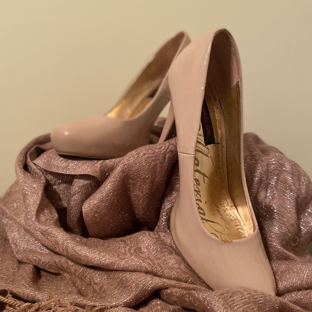 Size 8 Material Girl 4inch platform high heel.